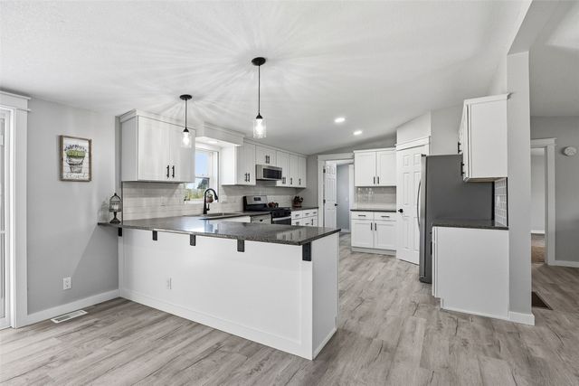 714 Regal Ridge Court, Lisbon, IA 52253