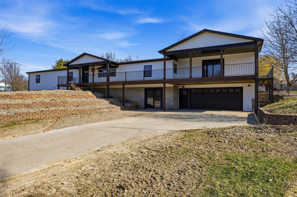 714 Regal Ridge Court, Lisbon, IA 52253