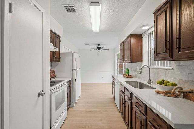 11502 Elmcroft Drive, Houston, TX 77099