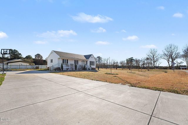 18 Vuncannon Drive, Fuquay Varina, NC 27526