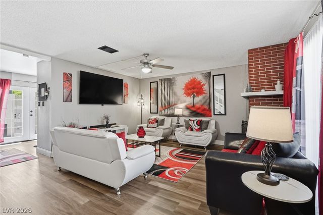 624 Brookway Lane, Las Vegas, NV 89169