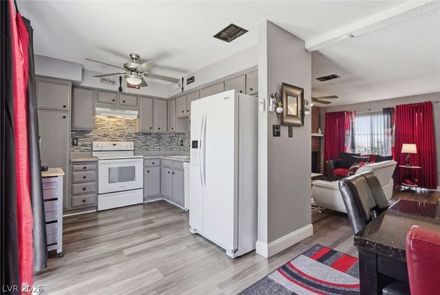 624 Brookway Lane, Las Vegas, NV 89169