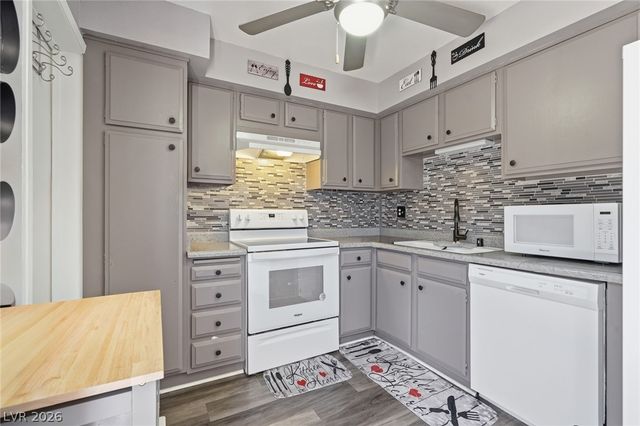 624 Brookway Lane, Las Vegas, NV 89169