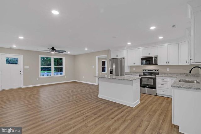 5008 E CHESTNUT FORK RD, Gloucester, VA 23061