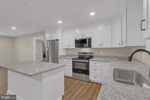 5008 E CHESTNUT FORK RD, Gloucester, VA 23061