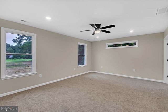 5008 E CHESTNUT FORK RD, Gloucester, VA 23061