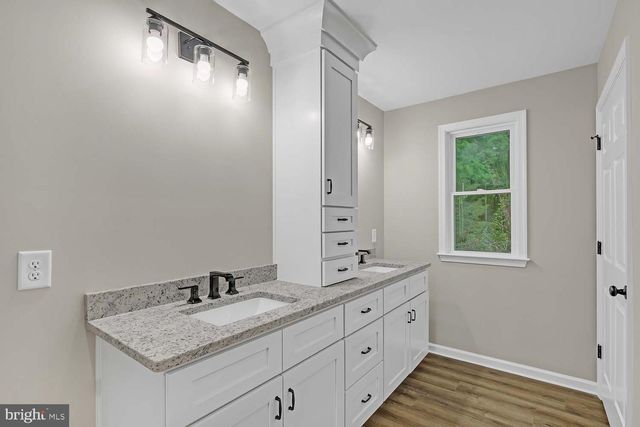 5008 E CHESTNUT FORK RD, Gloucester, VA 23061