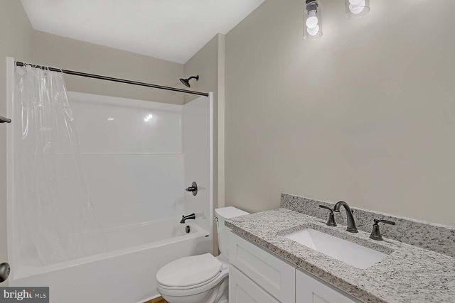 5008 E CHESTNUT FORK RD, Gloucester, VA 23061