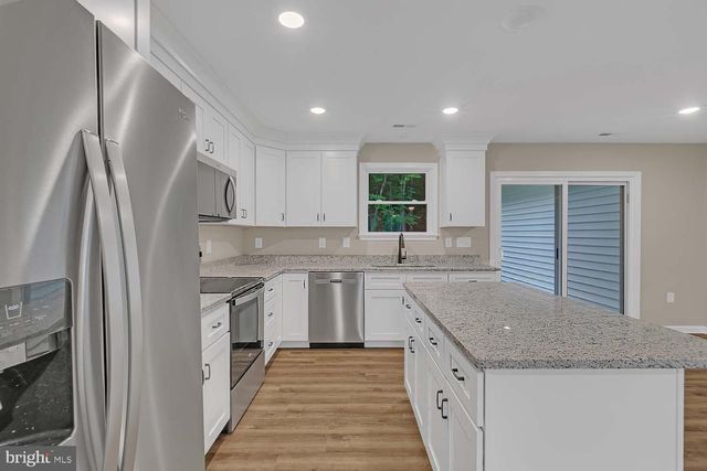 5008 E CHESTNUT FORK RD, Gloucester, VA 23061