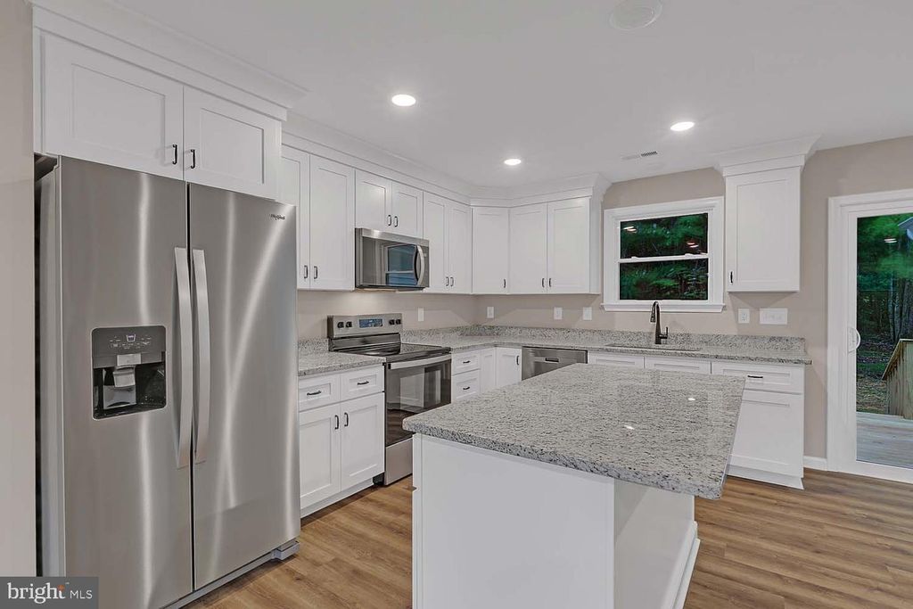 5008 E CHESTNUT FORK RD, Gloucester, VA 23061