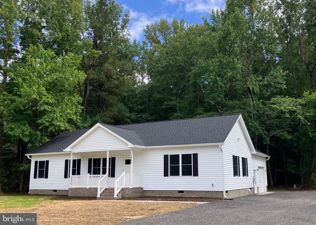 5008 E CHESTNUT FORK RD, Gloucester, VA 23061