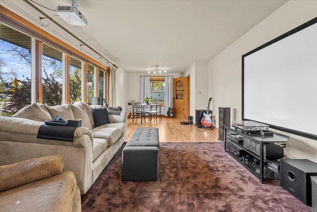 916 Grand AVENUE, Waukesha, WI 53186
