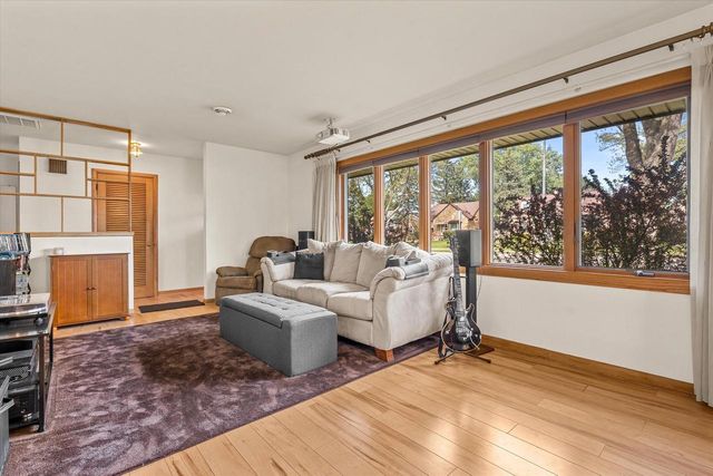 916 Grand AVENUE, Waukesha, WI 53186