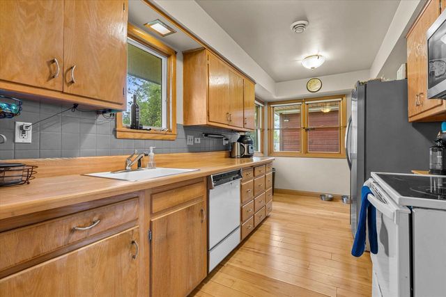 916 Grand AVENUE, Waukesha, WI 53186