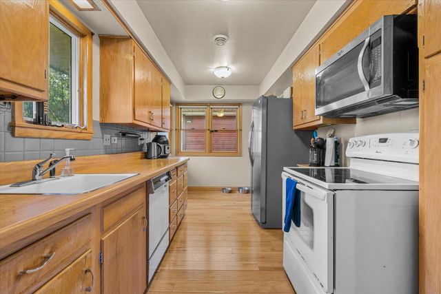 916 Grand AVENUE, Waukesha, WI 53186