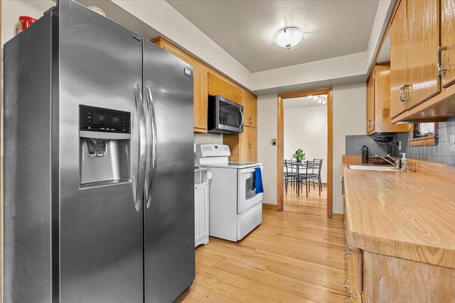 916 Grand AVENUE, Waukesha, WI 53186