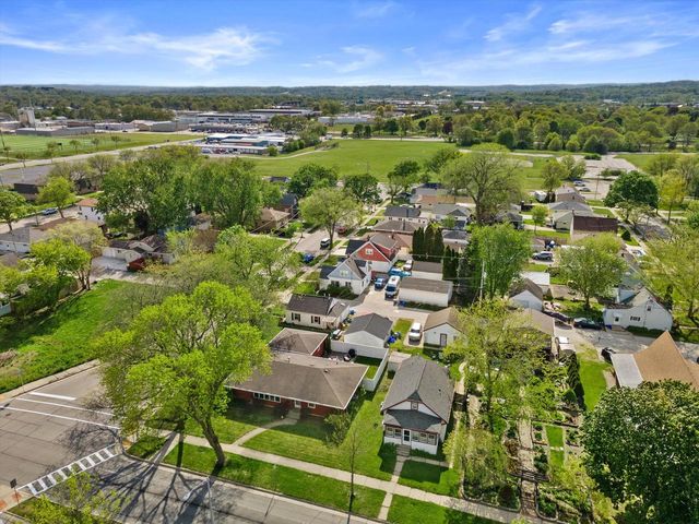 916 Grand AVENUE, Waukesha, WI 53186