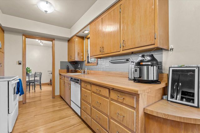 916 Grand AVENUE, Waukesha, WI 53186