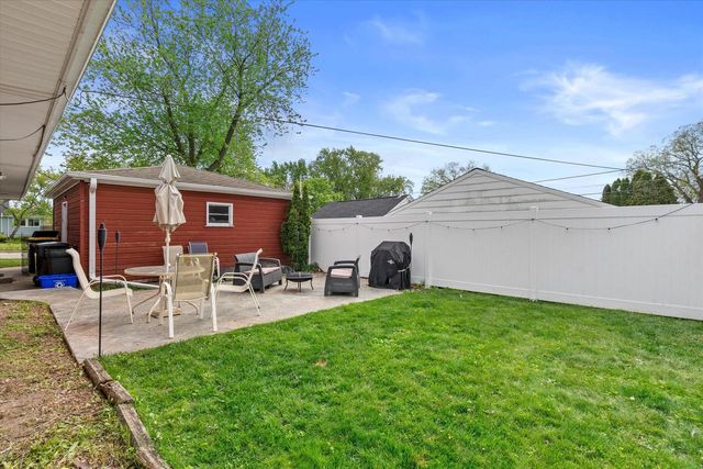 916 Grand AVENUE, Waukesha, WI 53186