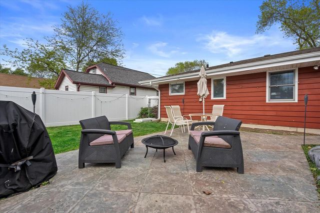 916 Grand AVENUE, Waukesha, WI 53186