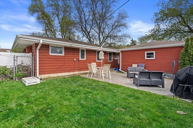 916 Grand AVENUE, Waukesha, WI 53186