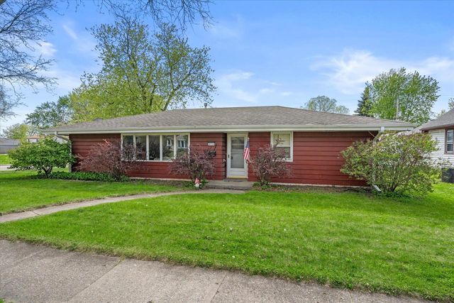 916 Grand AVENUE, Waukesha, WI 53186