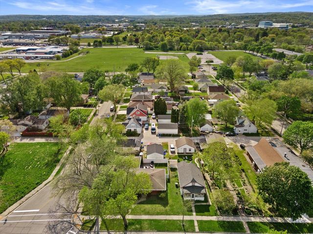 916 Grand AVENUE, Waukesha, WI 53186