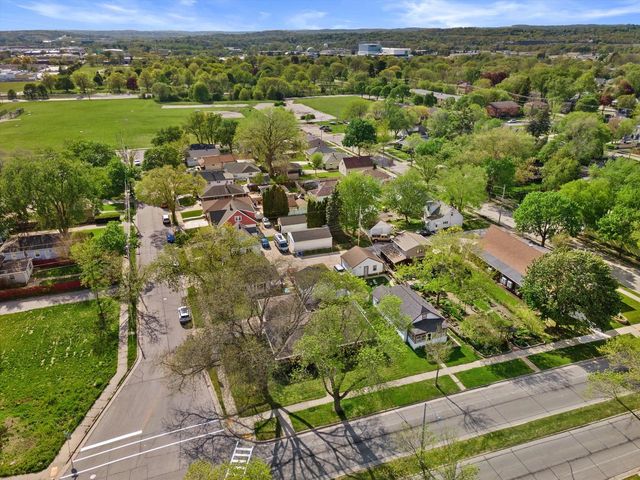 916 Grand AVENUE, Waukesha, WI 53186