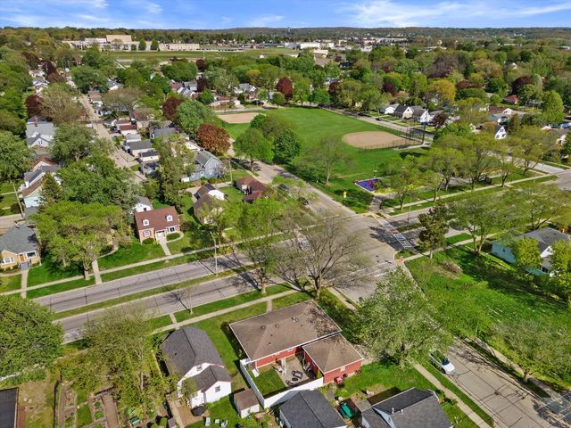 916 Grand AVENUE, Waukesha, WI 53186