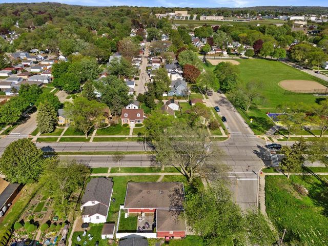 916 Grand AVENUE, Waukesha, WI 53186