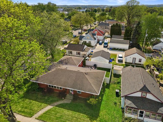 916 Grand AVENUE, Waukesha, WI 53186