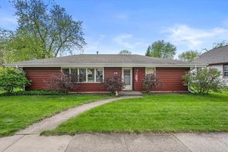 916 Grand AVENUE, Waukesha, WI 53186