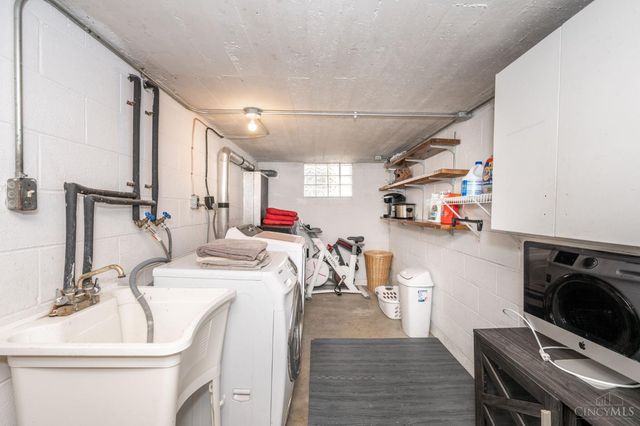 3847 Maywood Court, Cincinnati, OH 45211