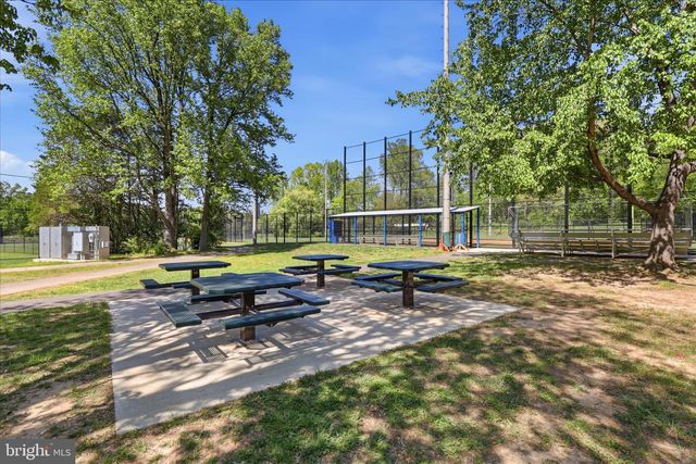 5014 GLEN PARK RD, Annandale, VA 22003