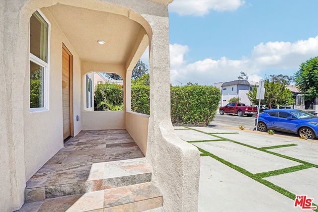 2541 Carmona Avenue, Los Angeles, CA 90016