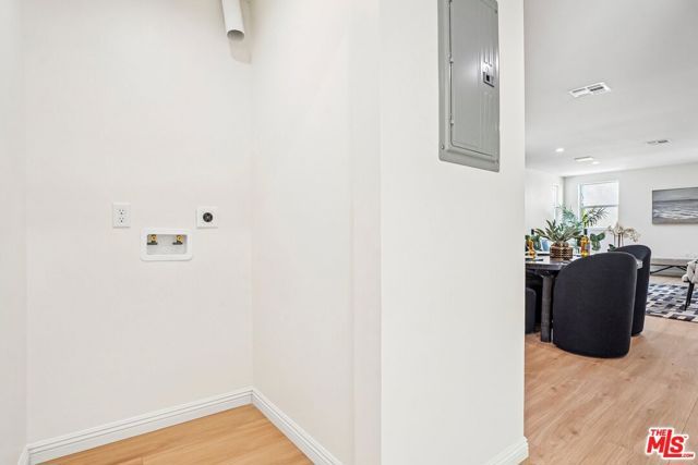 2541 Carmona Avenue, Los Angeles, CA 90016