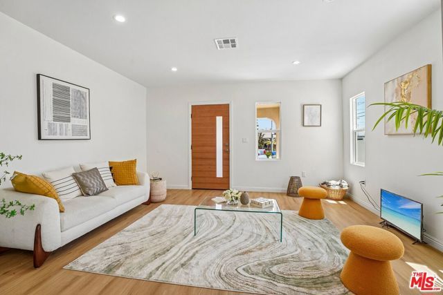 2541 Carmona Avenue, Los Angeles, CA 90016
