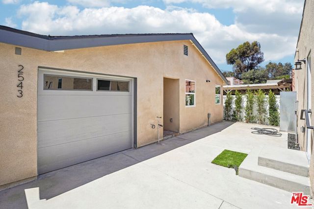 2541 Carmona Avenue, Los Angeles, CA 90016