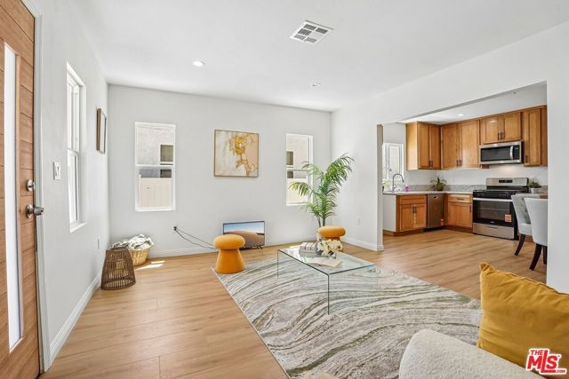 2541 Carmona Avenue, Los Angeles, CA 90016