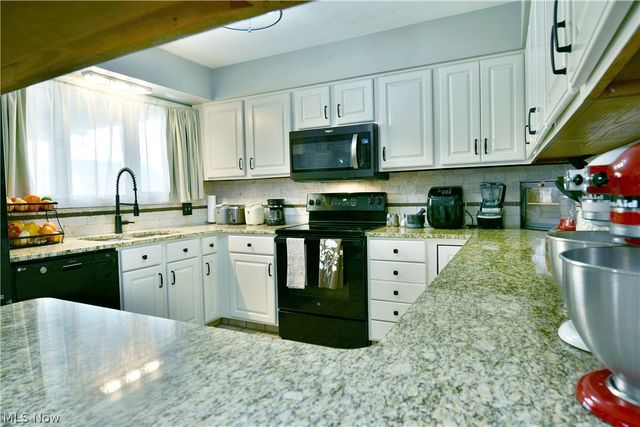 525 Sycamore Trail, Cortland, OH 44410