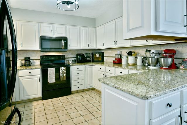 525 Sycamore Trail, Cortland, OH 44410