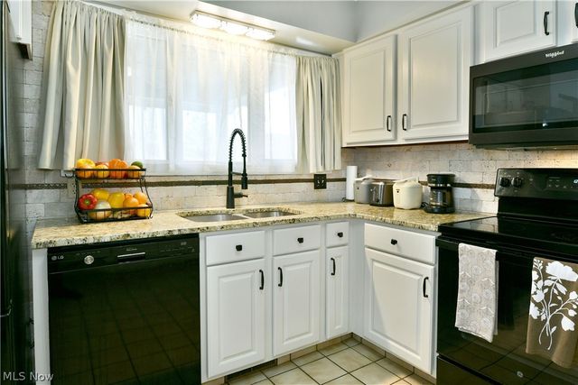 525 Sycamore Trail, Cortland, OH 44410