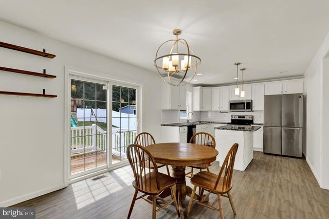 426 SMOKERING DR, Robesonia, PA 19551