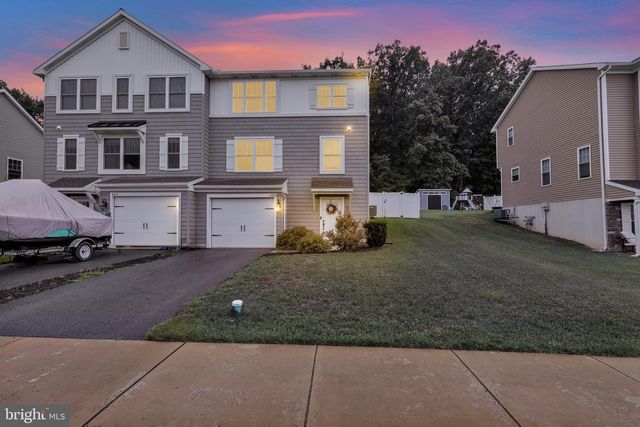 426 SMOKERING DR, Robesonia, PA 19551
