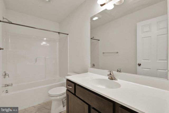 426 SMOKERING DR, Robesonia, PA 19551