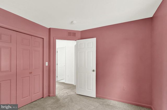 426 SMOKERING DR, Robesonia, PA 19551
