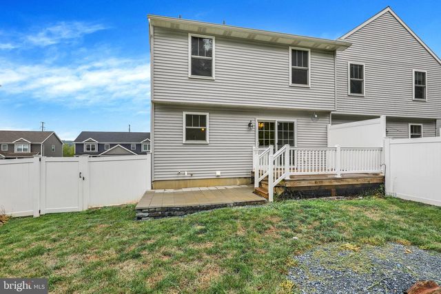 426 SMOKERING DR, Robesonia, PA 19551