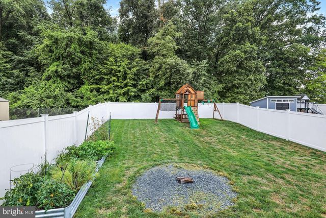 426 SMOKERING DR, Robesonia, PA 19551