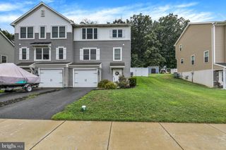 426 SMOKERING DR, Robesonia, PA 19551