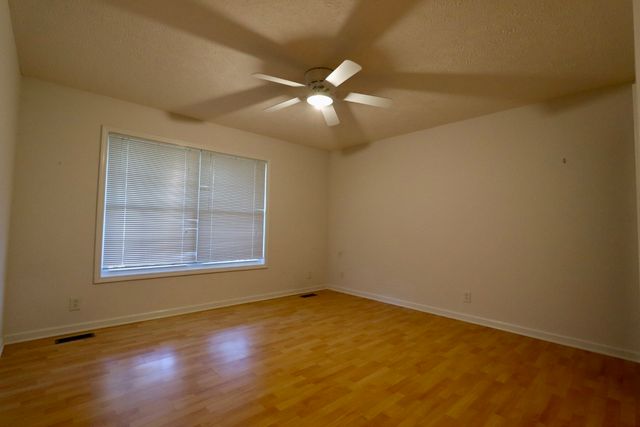 1462 Lock B Rd, S, Clarksville, TN 37040